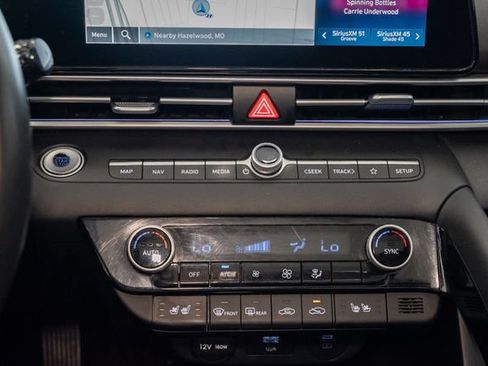 Used 2025 Hyundai Elantra Limited FWD image 19