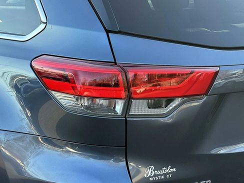 Used 2018 Toyota Highlander XLE image 9