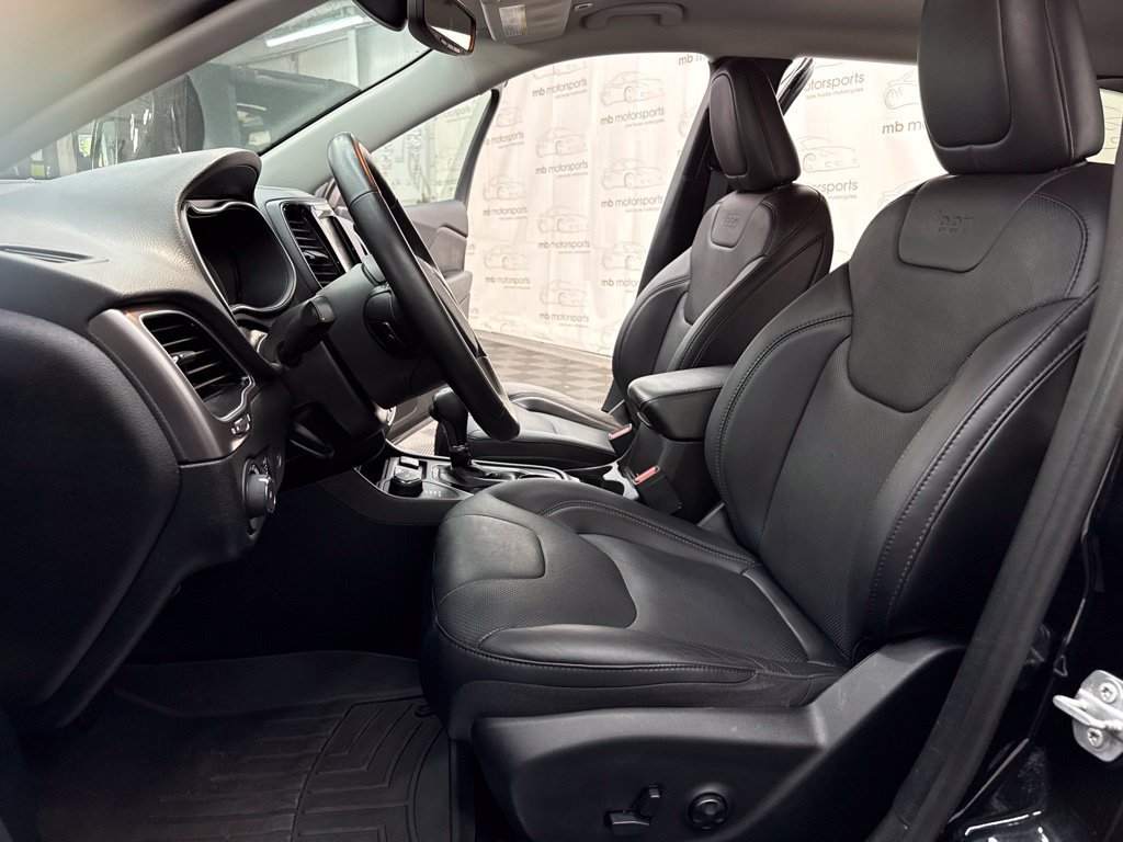 Used 2019 Jeep Cherokee Limited AWD/4WD image 13