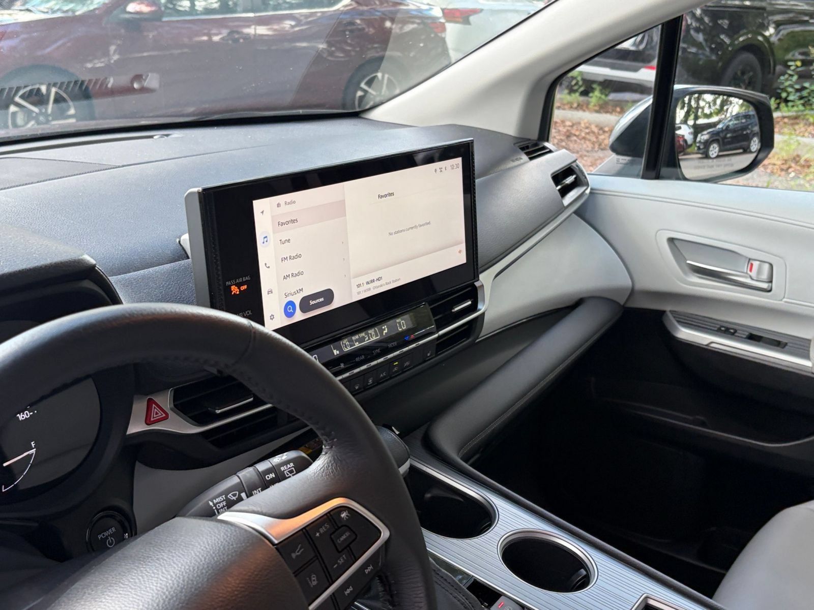 Used 2025 Toyota Sienna XLE FWD image 38