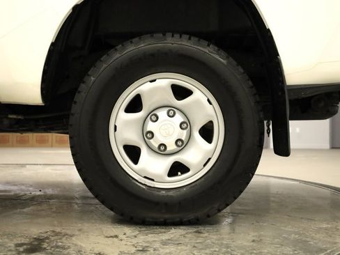 Used 2017 Toyota Tacoma SR image 33