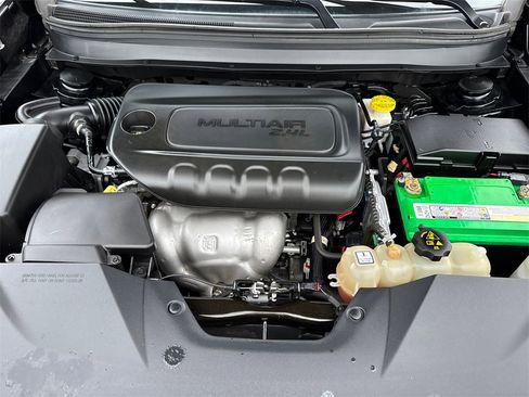 Used 2020 Jeep Cherokee Latitude Plus image 10