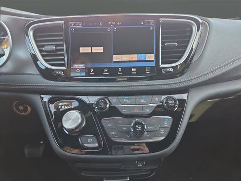 New 2026 Chrysler Pacifica Select w/ S Appearance Package image 8