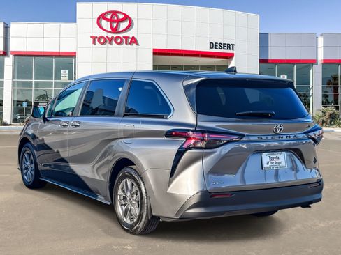 New 2026 Toyota Sienna LE FWD image 5
