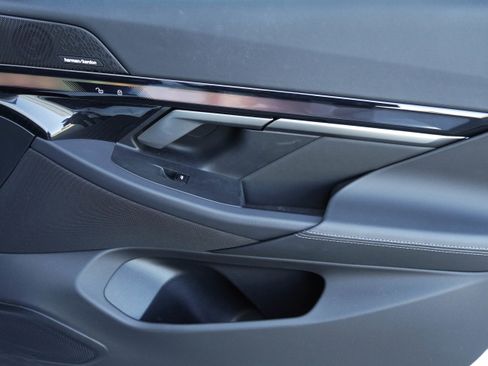 Used 2024 BMW i5 eDrive40i w/ M Sport Package image 33