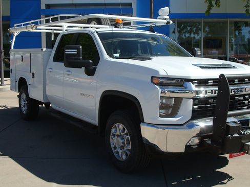 Used 2022 Chevrolet Silverado 3500 LT w/ Convenience Package AWD/4WD image 3