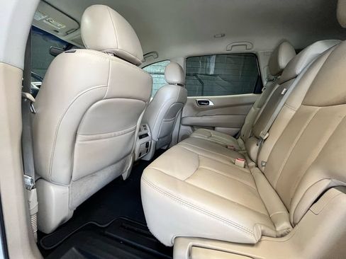 Used 2017 Nissan Pathfinder SL AWD/4WD image 12