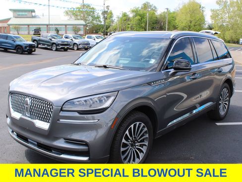 Used 2022 Lincoln Aviator AWD w/ Premium Package image 4