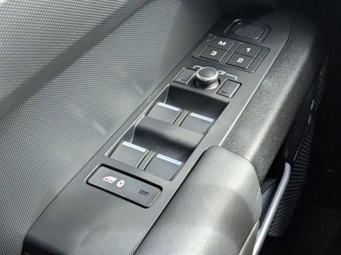 Used 2023 Land Rover Defender 110 V8 image 24