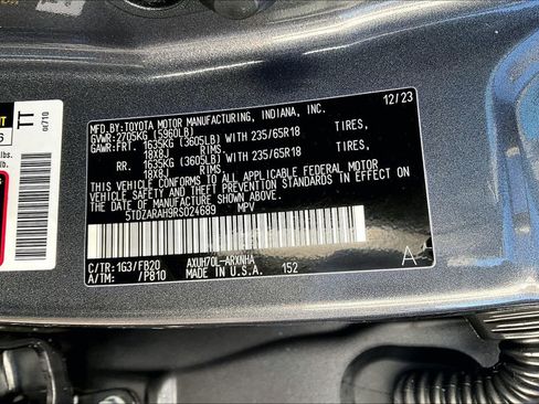 Used 2024 Toyota Highlander LE image 35