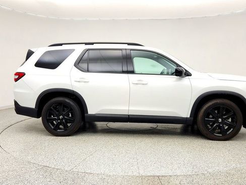 Used 2025 Honda Pilot Black Edition image 4