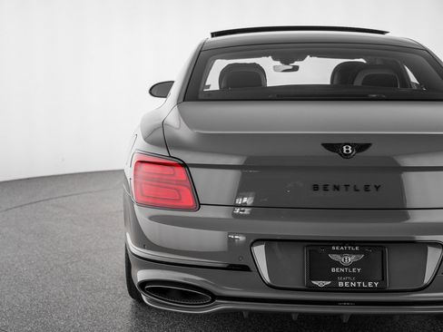 Used 2025 Bentley Flying Spur Plug-In Hybrid AWD/4WD image 46