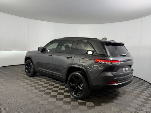 Used 2023 Jeep Grand Cherokee Limited w/ Black Appearance Package RWD image 9