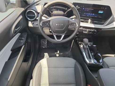 New 2026 Chevrolet Trax LT w/ Midnight Edition FWD image 17