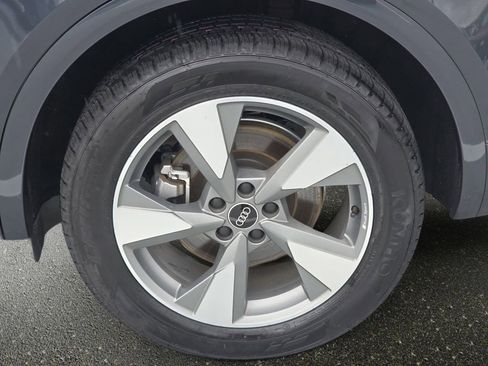 Certified 2025 Audi Q5 2.0T Premium w/ Convenience Plus Package image 30