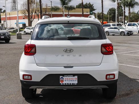 New 2026 Hyundai Venue SEL FWD image 8