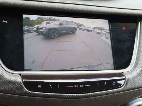 Used 2018 Cadillac XT5 FWD image 16