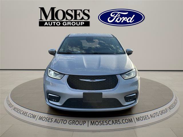 Used 2023 Chrysler Pacifica Limited FWD image 2