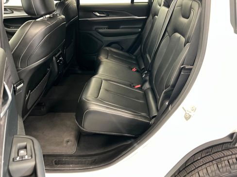 Used 2024 Jeep Grand Cherokee Limited AWD/4WD image 21