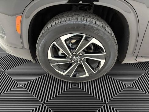 Certified 2025 Buick Enclave Sport Touring image 9