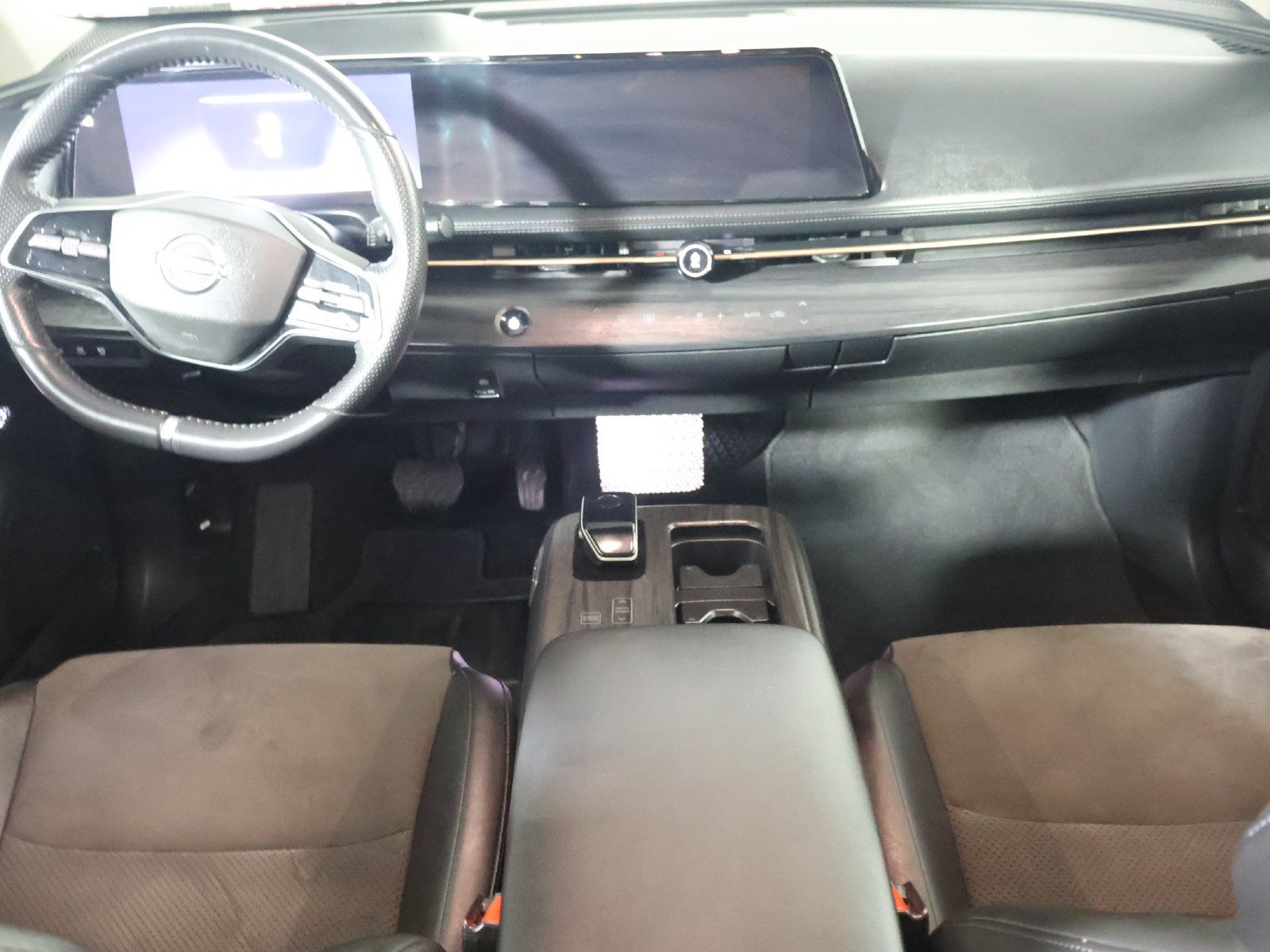 Used 2023 Nissan Ariya AWD image 23