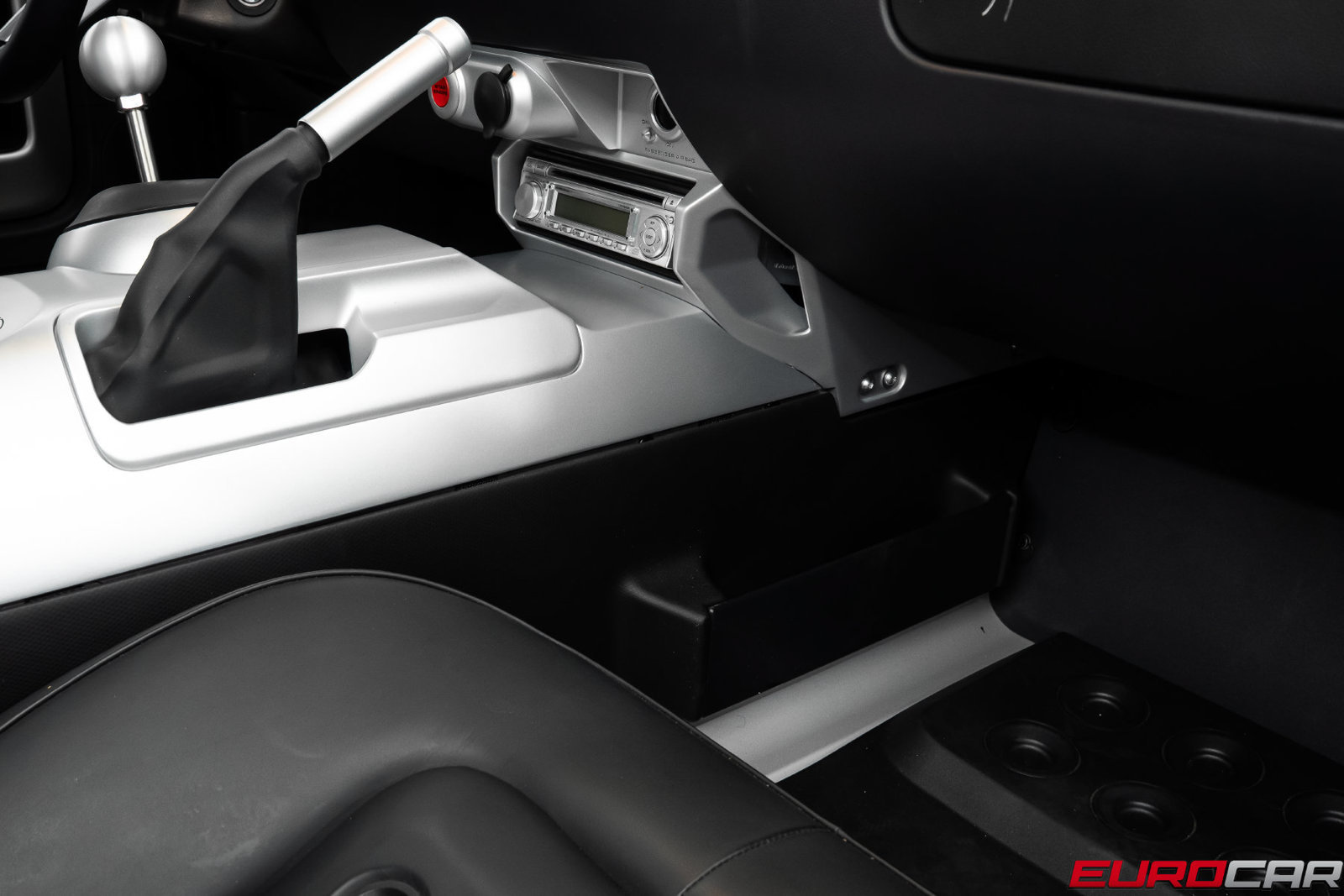 Used 2006 Ford GT RWD image 43
