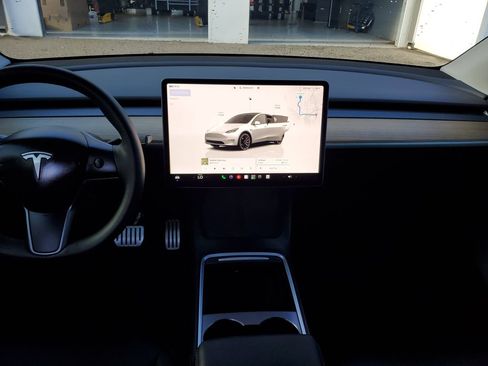 Used 2025 Tesla Model Y Performance AWD/4WD image 13