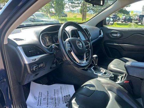 Used 2016 Jeep Cherokee Trailhawk w/ Leather Interior Group AWD/4WD image 24