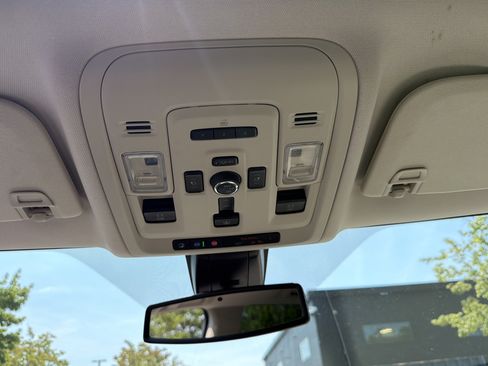 Used 2022 GMC Yukon XL Denali AWD/4WD image 27