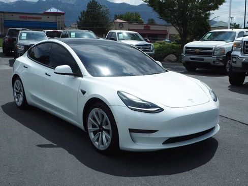 Used 2022 Tesla Model 3 Long Range AWD/4WD image 3