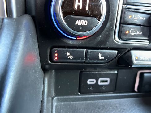 Used 2024 Chevrolet Tahoe LT w/ Luxury Package image 28