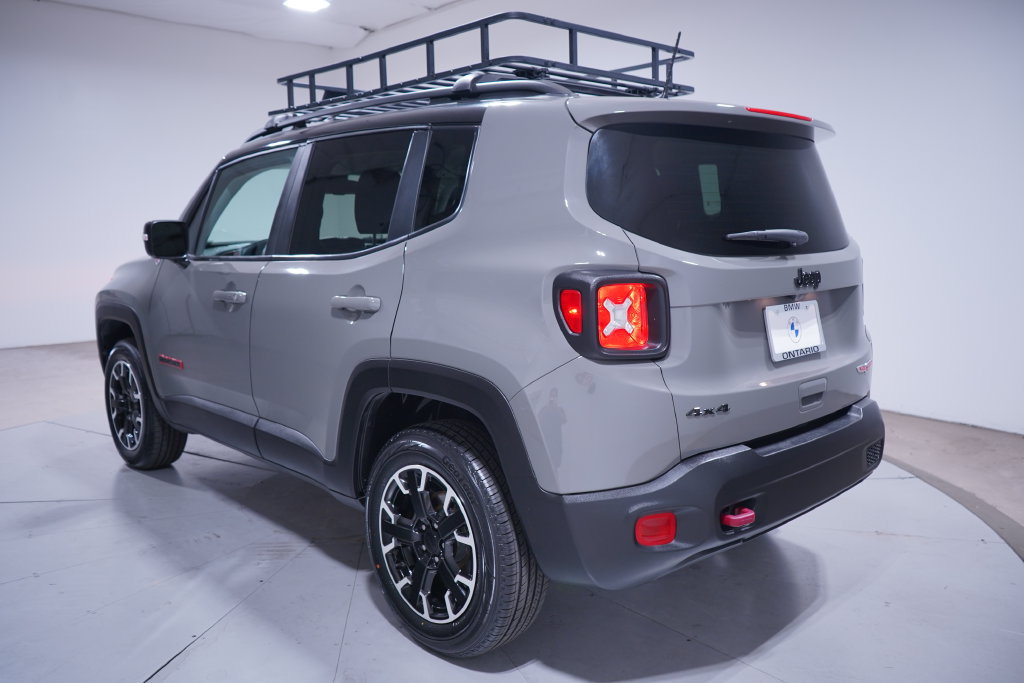Used 2023 Jeep Renegade Trailhawk w/ Trailhawk Elite Group AWD/4WD image 3