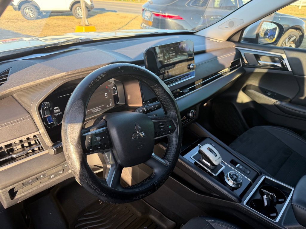 Used 2024 Mitsubishi Outlander 4WD Plug-In Hybrid image 11