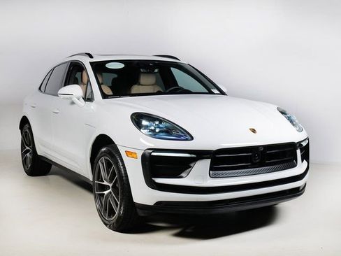 Certified 2026 Porsche Macan image 7