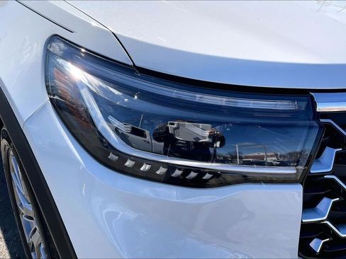 Used 2026 Ford Explorer Platinum image 28