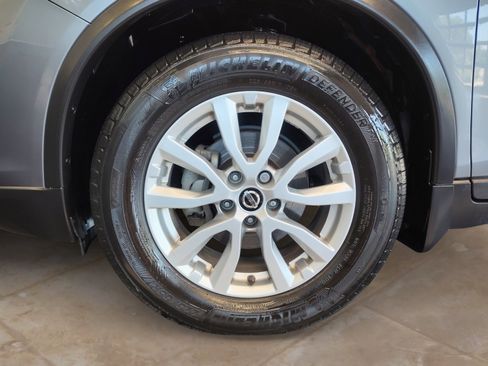 Used 2018 Nissan Rogue SV FWD image 27