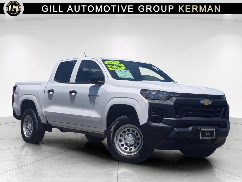 Used 2025 Chevrolet Colorado W/T AWD/4WD image 2