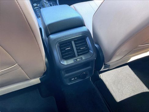 Used 2024 Volkswagen Tiguan SE R-Line image 27