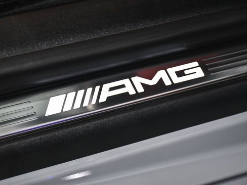 Used 2022 Mercedes-Benz SL 63 AMG 4MATIC w/ Driver Assistance Package image 15