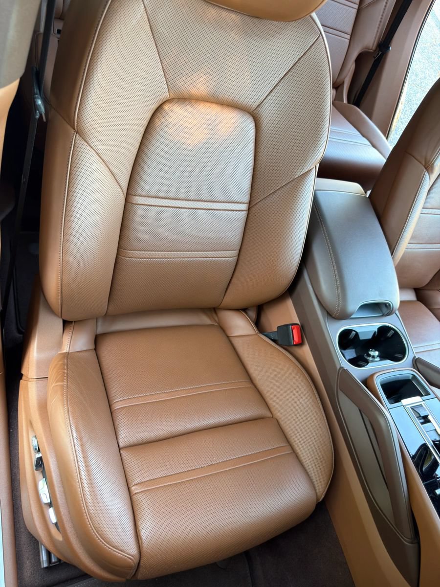 Used 2021 Porsche Cayenne AWD/4WD image 16