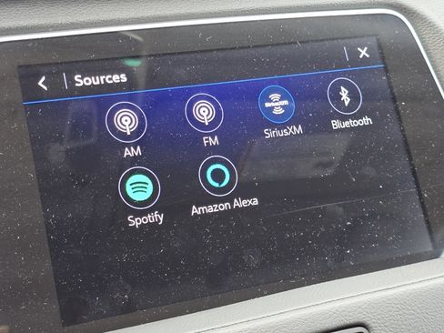 Used 2022 Cadillac XT4 Luxury w/ Cold Weather Package image 6