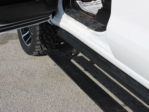 Used 2022 GMC Sierra 1500 AT4 w/ AT4 Premium Package AWD/4WD image 18