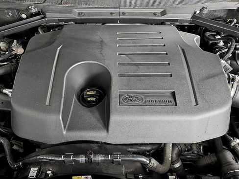 Used 2023 Land Rover Defender 90 SE image 29