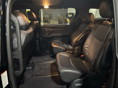 Certified 2024 Toyota Sienna XLE Woodland Edition AWD/4WD image 8