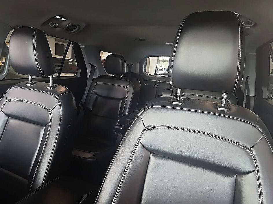 Used 2021 Ford Explorer XLT w/ Equipment Group 202A AWD/4WD image 25