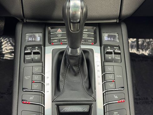 Used 2018 Porsche Macan image 28