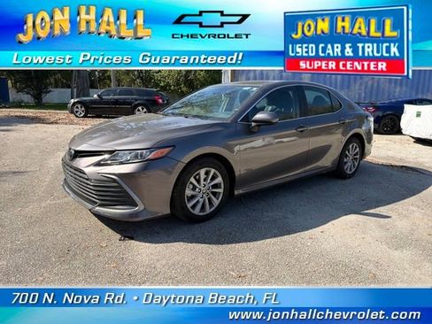 Used 2022 Toyota Camry LE image 2