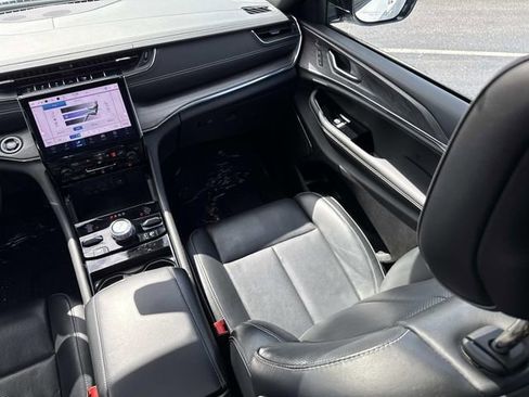 Used 2024 Jeep Grand Cherokee Overland w/ Luxury Tech Group IV AWD/4WD image 30