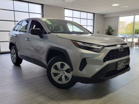 Used 2024 Toyota RAV4 LE image 8