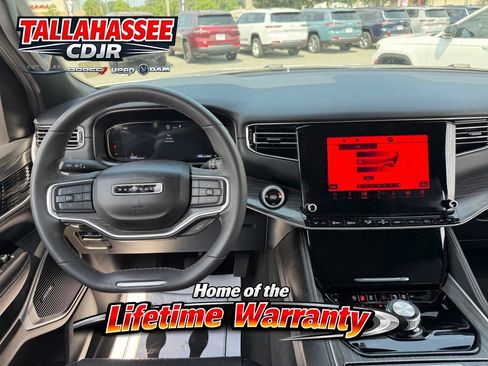Used 2024 Jeep Wagoneer Series II w/ Flexible Seating Group RWD image 27
